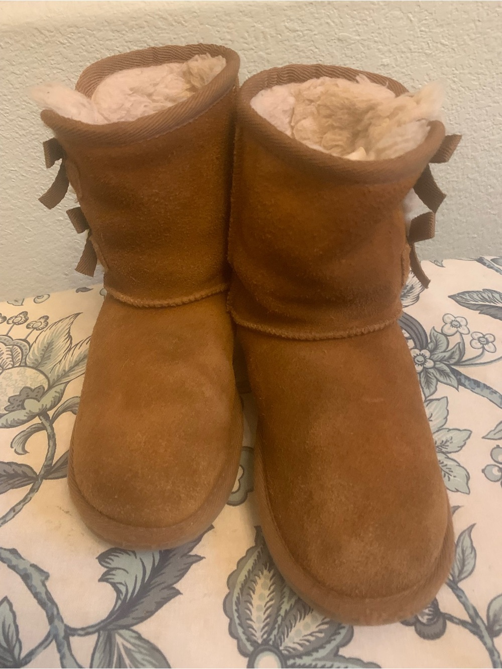 Koolaburra Kids Chestnut Tan Faux-Shearling Bow Back Boots